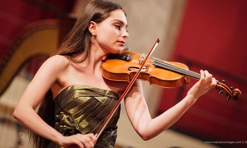esther abrami origine