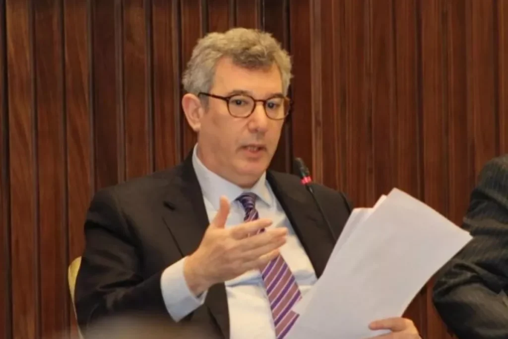Gil Mihaely Wikipédia