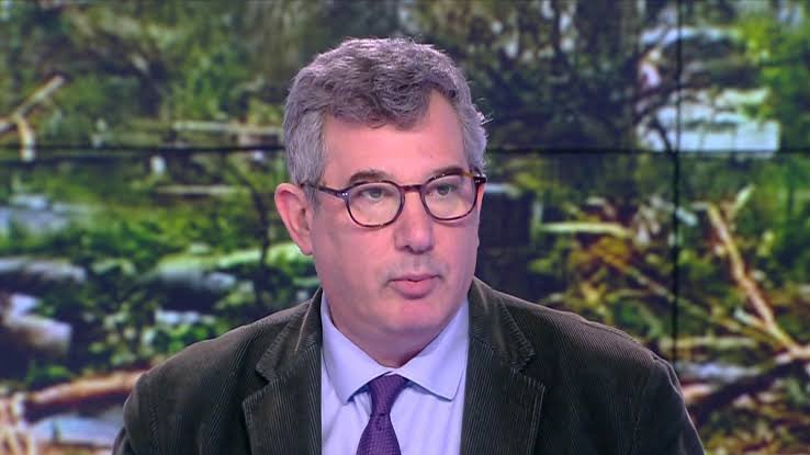 Gil Mihaely Wikipédia
